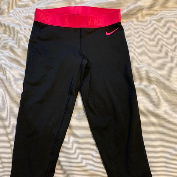 Ladies medium Nike crop workout leggings - Picture 1 of 3